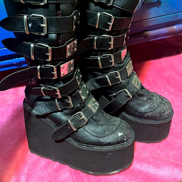 size 10 demonias platform boots - Picture 2 of 5